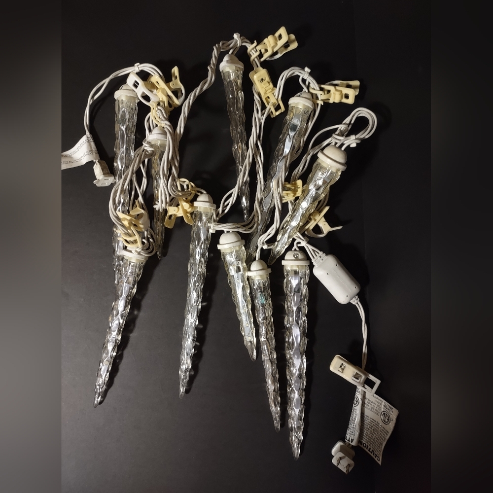 Gemmy Lightshow SHOOTING STAR Icy White LED Icicle Lights - Set of 10